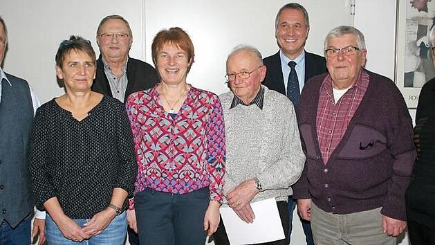 Zum letzten Mal konnte der OGV Unterlauter langj&auml;hrige Mitglieder ehren: G&uuml;nter Stenzel, Marlies Br&auml;utigam, Joachim Geuther, Heidrun Menzner, Walter Schnellhardt, Vorsitzender Stephan H&ouml;hn, Walter Zucker und Rudolf Duhai (v. l.).