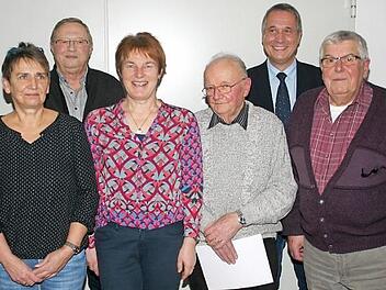 Zum letzten Mal konnte der OGV Unterlauter langj&auml;hrige Mitglieder ehren: G&uuml;nter Stenzel, Marlies Br&auml;utigam, Joachim Geuther, Heidrun Menzner, Walter Schnellhardt, Vorsitzender Stephan H&ouml;hn, Walter Zucker und Rudolf Duhai (v. l.).