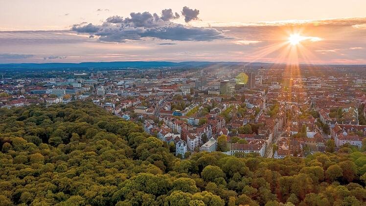 Sonnenuntergang in Hannover mit Eilenriede / Sunset in Hanover