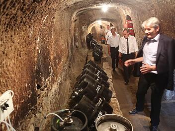 Bei der Erkundung der Keller ist der Gerstensaft meist gegenwärtig. Foto: Barbara Herbst