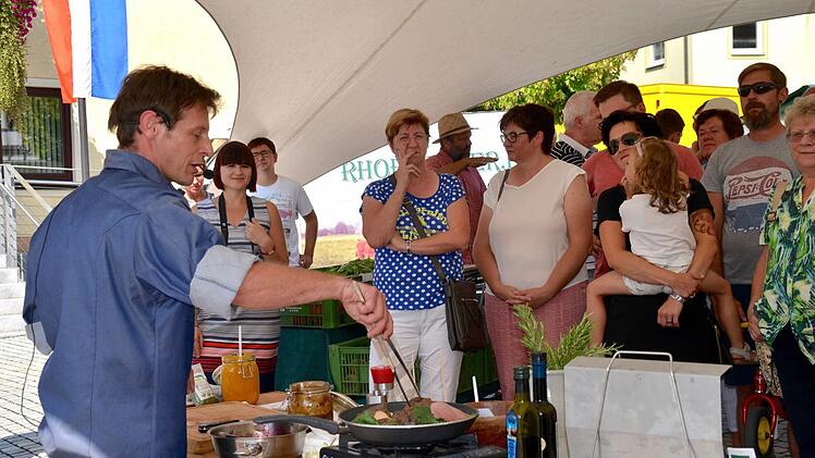 Getreu dem Motto "So schmeckt Heimat" kochte Martin Hartmann im Erlebniszelt. Foto: Kathrin Kupka-Hahn