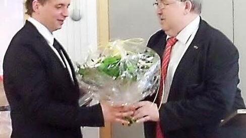 Der Diözesan-Caritasdirektor Gerhard Öhlein (rechts) prophezeite dem Alten- und Pflegeheim St. Marien in Stadtsteinach eine positive Zukunft. Der neue Einrichtungsleiter Stefan Tippner habe seinen Beruf von der Pike auf gelernt. Foto: privat