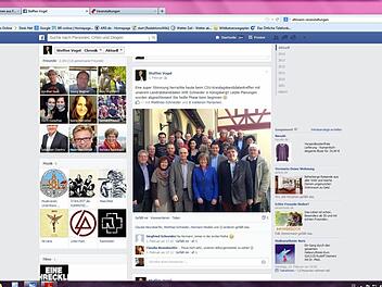 Dieses Foto brachte den Arbeitgeber in Rage: Obwohl krank geschrieben, posierte Markus Oppelt (Reihe ganz hinten, Zweiter von rechts) inmitten der weiteren CSU-Kreistagskandidaten.Schreenshot: Facebook