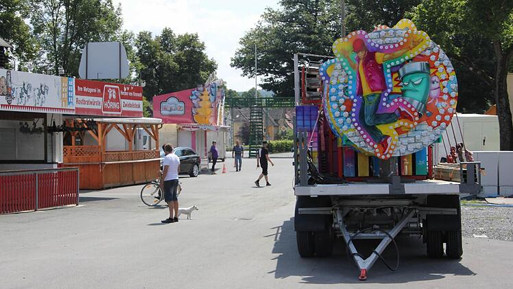Der Festbetrieb auf dem Schützenplatz in Kronach wird vorbereitet. Die Weichen für ein Freischießen 2014 im geplanten Rahmen sind nun gestellt. Foto: Franziska Knobloch
