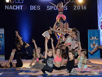 Hier lebt der Sport: Die Turnerinnen des TSV ernteten wie jedes Jahr viel Applaus. Fotos: Peter Rauch