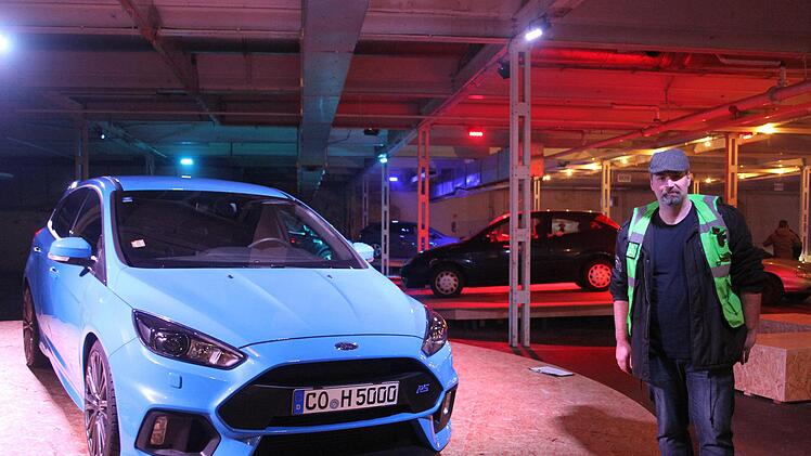 Stefan Walter hatte die Idee, bei der Facebook-Gruppe der Ford-Fahrer unverbindlich nachzufragen, ob Interesse an einer "Sternfahrt" zu einem Wintertreffen besteht. 35 Ford-Fans kamen mit ihren Gefährten in die alte Spinnerei in Mainleus.Sonny Adam