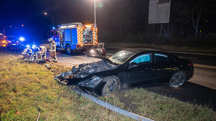Unfall unter Alkoholeinfluss: Kollision mit Laternenmast