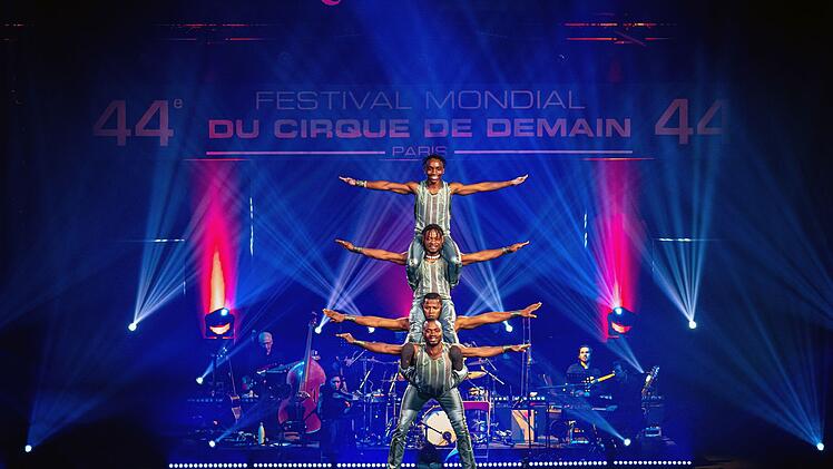 Die vier Akrobaten der Gruppe Hakuna Matata aus Tansania gewannen mit ihrer artistischen Nummer beim 44. Weltfestival Gold.