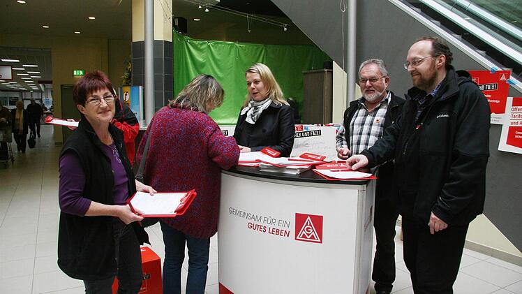Die Kulmbacher zeigten reges Interesse an der Fragebogen-Aktion.