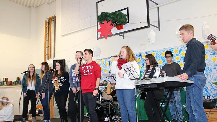 Weihnachtsfeier der Mittelschule. Foto: Heike Beudert