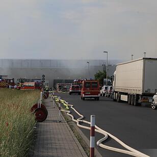 Feuer in Industriebetrieb in Alzenau – Schaulustige behindern Feuerwehr