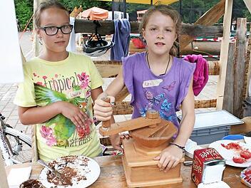 Gut versorgt sind die Kinder in der Spielstadt "Röbalino" - dafür sorgen sie selbst zum Beispiel mit einer Bäckerei. Fotos: Evi Seeger