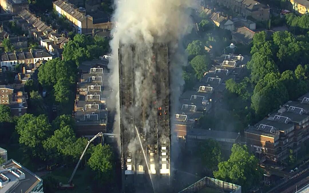 Großbrand in Londoner Hochhaus
