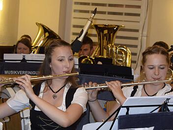 Flötensolo der "Spatzenhochzeit" mit Alexandra Horn (rechts) und Eva Nurrmann.  Foto: Andreas Welz