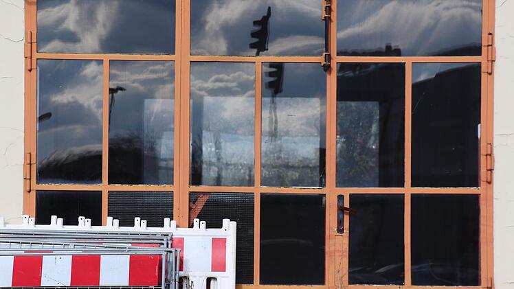 Verfällt seit Jahren und wird wohl abgerissen: Die ehemalige Franken-Garage in der Mittelau.Foto: Katrin Geyer