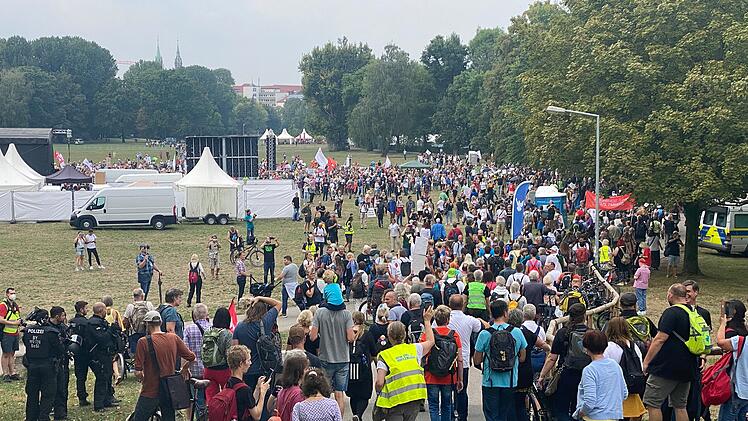 Demo zum 75. Jahrestag des Nürnberger Kodex