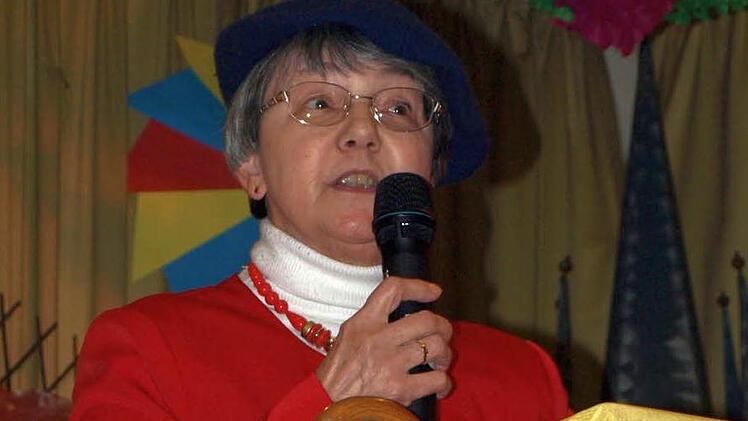 Perfekt den französischen Sprachakzent beherrschte Helene Ortloff bei ihrem Vortrag "Schöpfungsgeschichte auf Französisch".