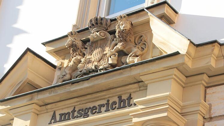 Einer der Angeklagten schickte einem Jugendlichen nach einer Schlägerei mehrere Whatsapp-Nachrichten, mit denen er dessen Aussage zu seinen Gunsten beeinflussen wollte. Der Augenzeuge bekam derart Angst, dass er krank wurde. Foto: Jenniger Hauser