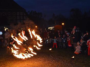 Narrateau präsentiert eine eindrucksvolle Feuershow. Foto: Gabi Bertram