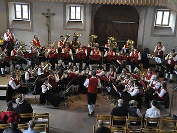 Die Jugendblaskapelle Großwenkheim unter der musikalischen Leitung von Martin Reinhard ist ein Orchester, das begeistern kann.Fotos: Peter Klopf