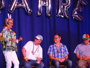 Sketch mit Stadträtin Gabi Ebert, Ehrenvorstand Klaus Lutz, Ortssprecher Bernd Hüfner und Pfarrer Robert Augustin