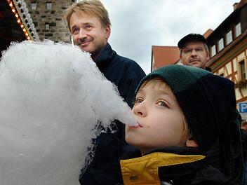 Zuckerwatte kommt bei Kindern gut an.