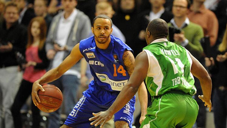 Kevin Hamilton war herausragender Bayreuther beim Sieg in Weißenfels gegen den Mitteldeutschen BC. Er steuerte nicht weniger als 29 Punkte zum 86:71-Erfolg der Wagnerstädter bei. Unser Foto zeigt Hamilton beim Spiel gegen Trier.  Foto: Peter Mularczyk