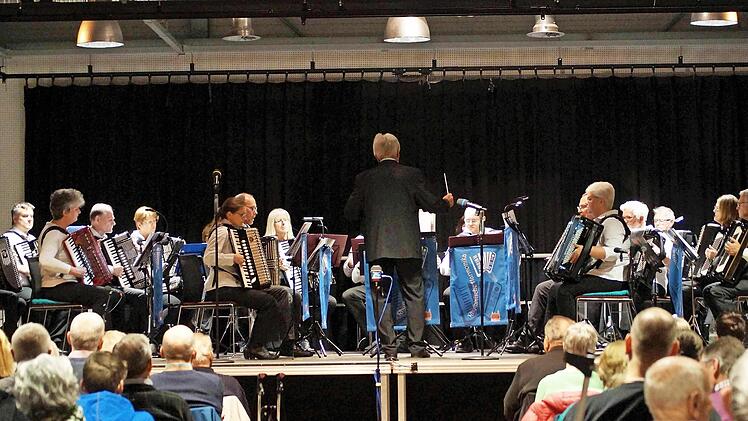Ein beeindruckendes Konzert bot die Akkordeongruppe „Rhythmische Harmonika Forchheim“.