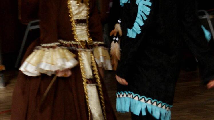 Sichtlich auf einer Wellenlänge lagen der Indianer und die bezaubernde Prinzessin.