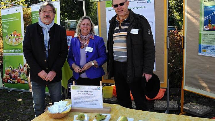"Lebensmittel verantwortungsvoll genießen", dafür warben Guido Winter, Christine Seemüller-Kohles und Klaus Schiffer-Weigand vom Amt für Landwirtschaft in Kulmbach.