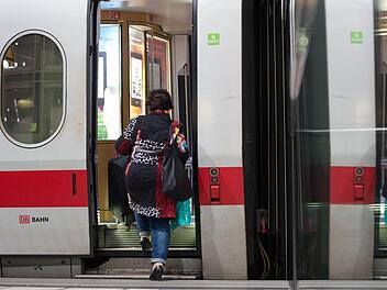 Einsteigen in den Zug ist am Wochenende zwischen Lichtenfels und Bamberg nicht möglich. Dann heißt es Umsteigen in den Bus. Foto: dpa