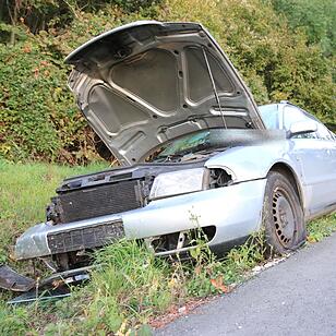 Pkw überschlägt sich am Teuchatzer Berg