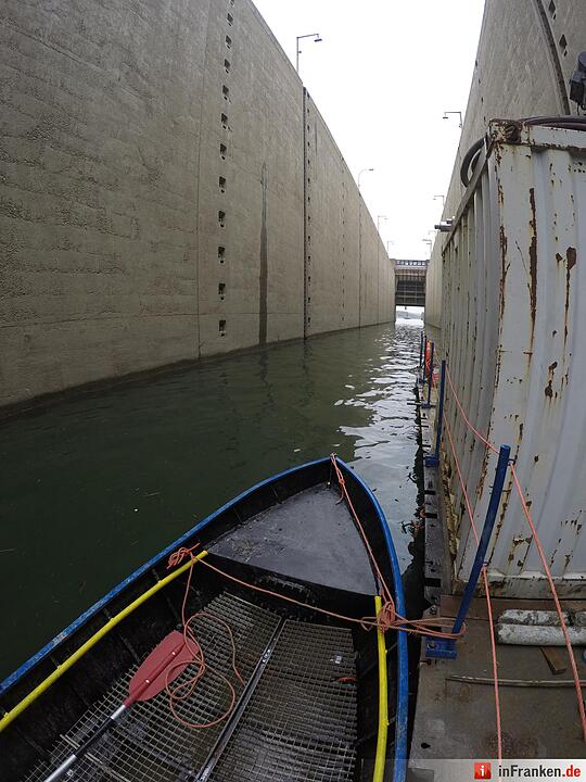 Auf Foto-Tour im  Inneren der Schleuse Erlangen