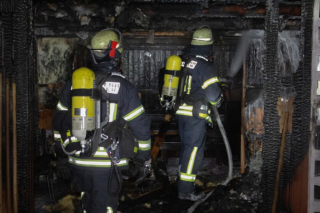 Feuerwehr-Einsatz nach Verpuffung in privater Sauna