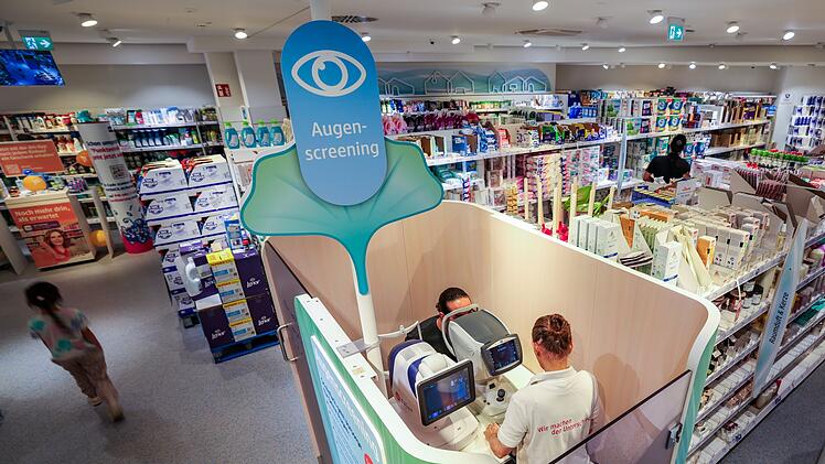 Drogeriemarktkette dm bietet Gesundheitsdienstleistungen an.