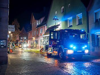 Tödliches Feuer in Hersbruck – Einsatzkräfte retten Bewohner vor den Flammen