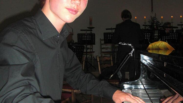 Mit seinen 16 Jahren hat Dominik Herbst als Pianist schon reichlich Bühnenerfahrung. Unser Bild entstand beim Orchesterkonzert mit jungen Solisten des Kulmbacher Kammerorchesters im Jahr 2011. Foto: Archiv