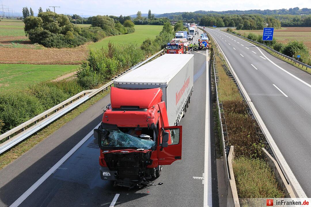 Lkw donnert in WarnleitanhŠnger von Wanderbaustelle - Autofahrer wenden eigenstŠndig und werden zu Geisterfahrern