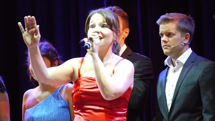 Claudia D&ouml;rr singt "Memory" aus dem Musical "Cats".                                           Foto: Mike Wuttke