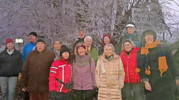 Durch B&uuml;sche und B&auml;ume, die vom Reif verzaubert waren, f&uuml;hrte die Jahresabschlusswanderung des Bad Br&uuml;ckenauer Rh&ouml;nklubs.