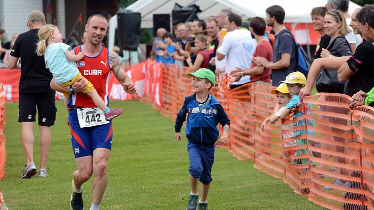 Dominique Gathier wurde in 1:02:43 Stunde 42. Seine Kinder waren stolz auf ihn. Foto: herzopress