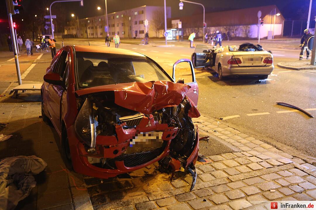 Mehrere Schwerverletzte nach Frontalzusammenstoß in Nürnberg