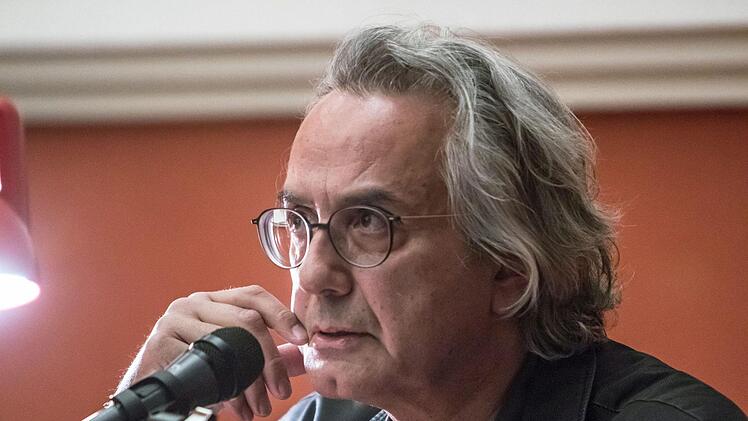 Bestseller-Autor Friedrich Ani gestaltete den Abschluss des Literatur-Festivals "Coburg liest".Foto: Jochen Berger
