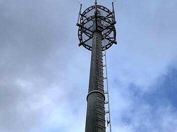 Im Januar 2021 soll der neue Mobilfunkturm bei Oberbach in Betrieb gehen.Foto Sebastian Schmitt