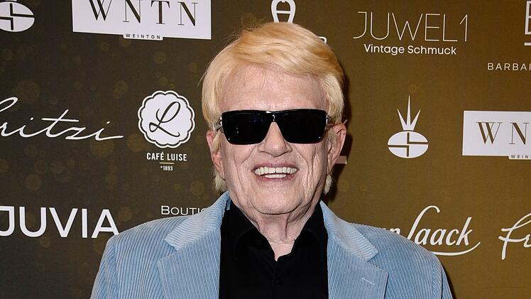 Heino zu Gast in F&uuml;rth: Schlager-Legende zeigt besonderen Ring