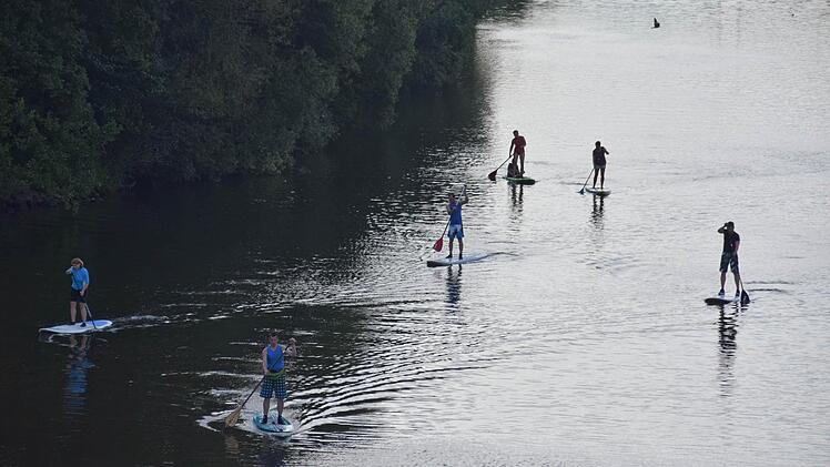 Entspanntes Paddeln auf dem Main-Donau-Kanal.