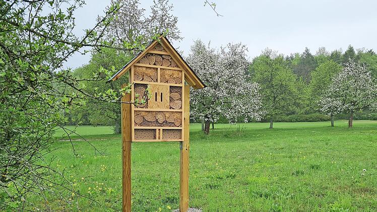 Beim Golfclub Fr&auml;nkische Schweiz wurde aus den Spenden der Bienenaktion 2020 ein Insektenhotel zwischen den Bahnen 4 und 5 errichtet.