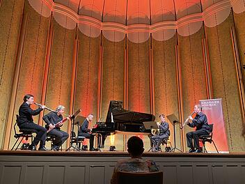 Beethoven in der Originalfassung: Unser Bild zeigt (von links) Ramón Ortega Quero (Oboe), Marco Postinghel (Fagott) Igor Levit (Klavier), Carsten Carey Duffin (Horn) und Christopher Corbett (Klarinette).