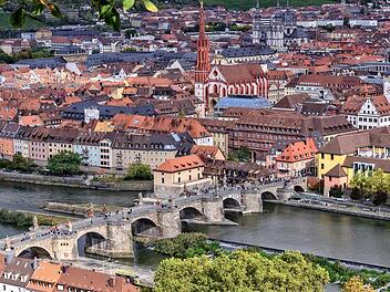 W&uuml;rzburg: Durchfahrt Alte Mainbr&uuml;cke einen Monat gesperrt - Stadt mit Hinweis und Bitte