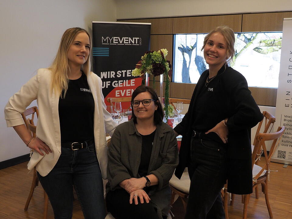 Inkl. Braut- und Festmodenschauen.